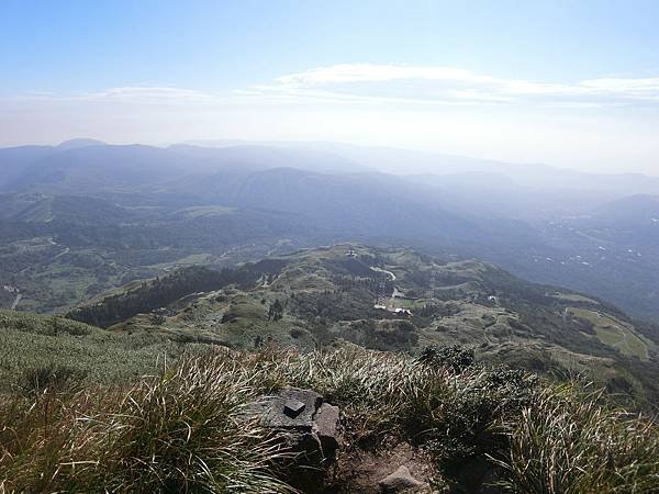 台北登山-台北市第一高峰-七星山主峰東峰!夢幻湖生態步道【丁小羽登山篇】