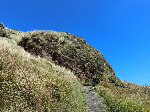 台北登山-台北市第一高峰-七星山主峰東峰!夢幻湖生態步道【丁小羽登山篇】