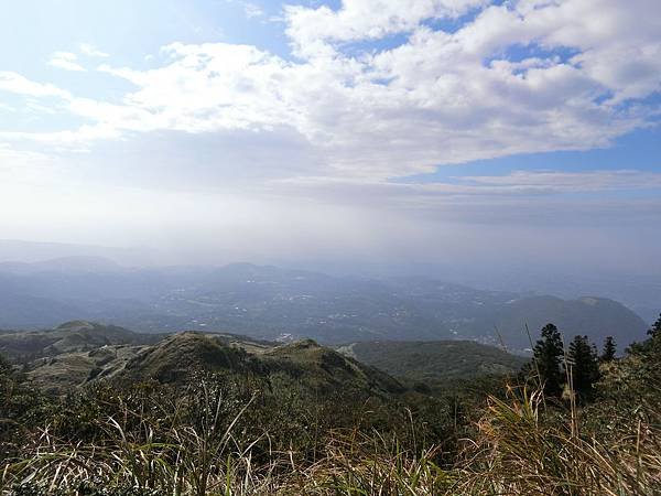 台北登山-台北市第一高峰-七星山主峰東峰!夢幻湖生態步道【丁小羽登山篇】