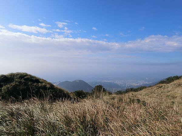 台北登山-台北市第一高峰-七星山主峰東峰!夢幻湖生態步道【丁小羽登山篇】