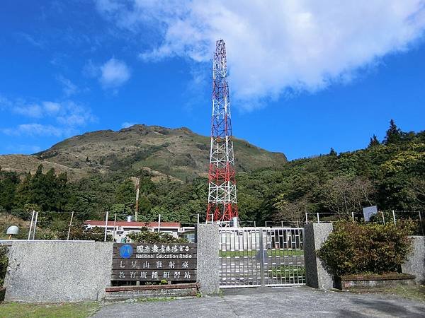 台北登山-台北市第一高峰-七星山主峰東峰!夢幻湖生態步道【丁小羽登山篇】