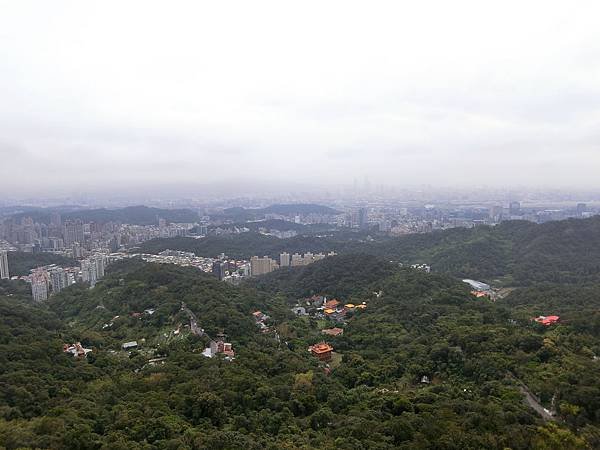 台北登山-內湖碧山巖-白石湖步道!假日輕旅行登山採草莓絕美櫻花步道【丁小羽登山篇】