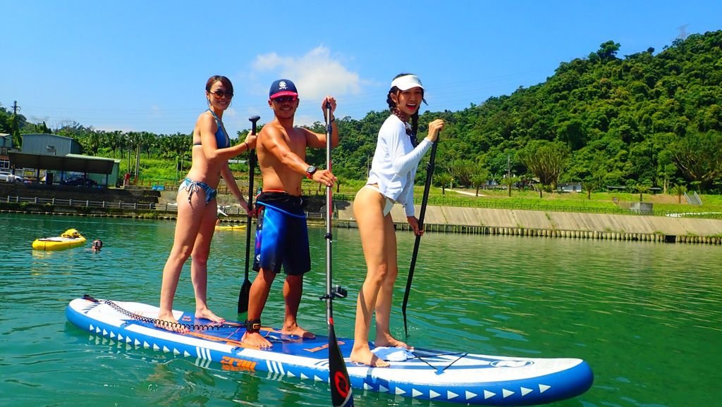 台北一日遊新玩法！今年夏天一定要玩的水上運動-SUP立槳衝浪【丁小羽旅遊篇】