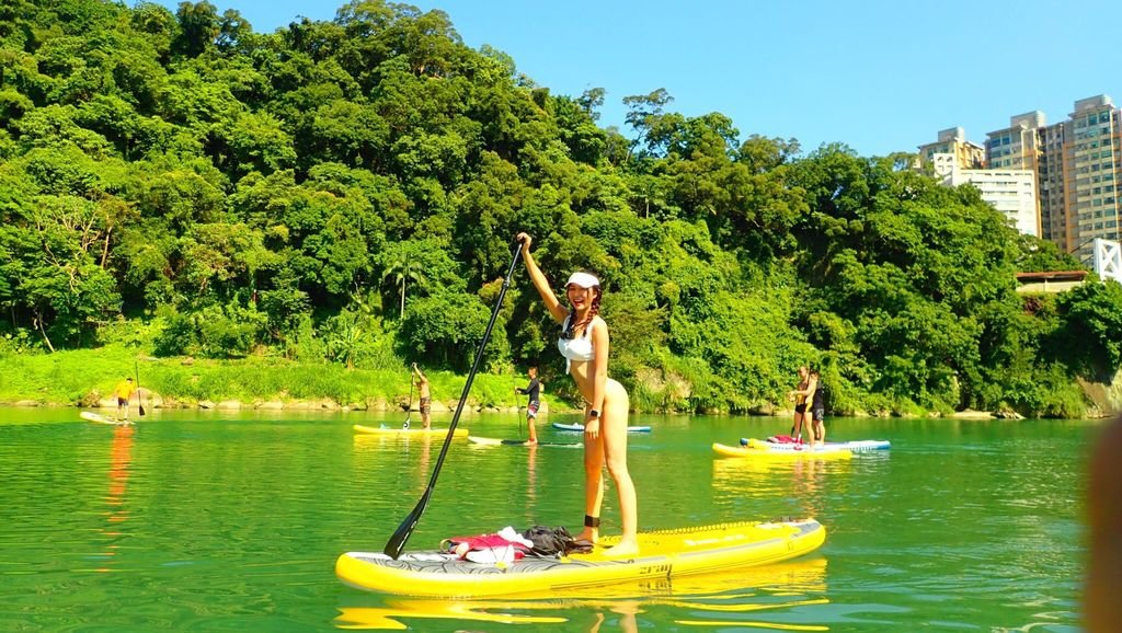 台北一日遊新玩法！今年夏天一定要玩的水上運動-SUP立槳衝浪【丁小羽旅遊篇】