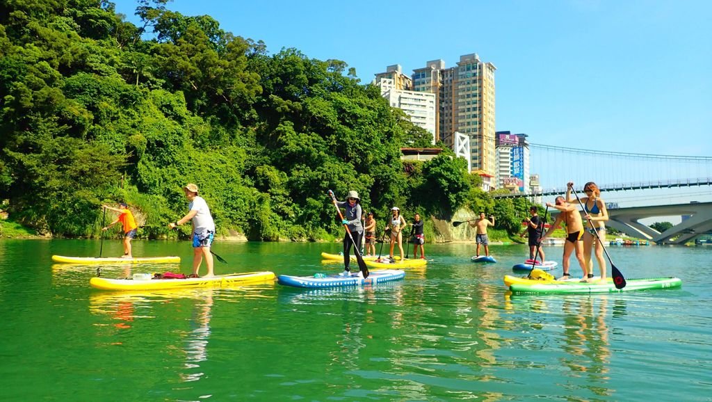 台北一日遊新玩法！今年夏天一定要玩的水上運動-SUP立槳衝浪【丁小羽旅遊篇】