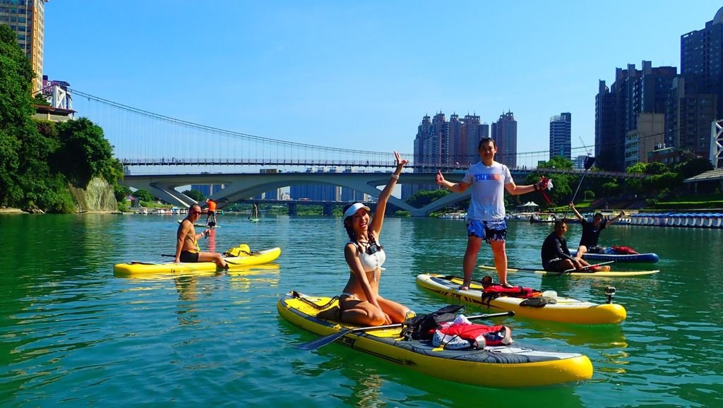 台北一日遊新玩法！今年夏天一定要玩的水上運動-SUP立槳衝浪【丁小羽旅遊篇】