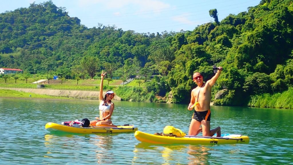 台北一日遊新玩法！今年夏天一定要玩的水上運動-SUP立槳衝浪【丁小羽旅遊篇】