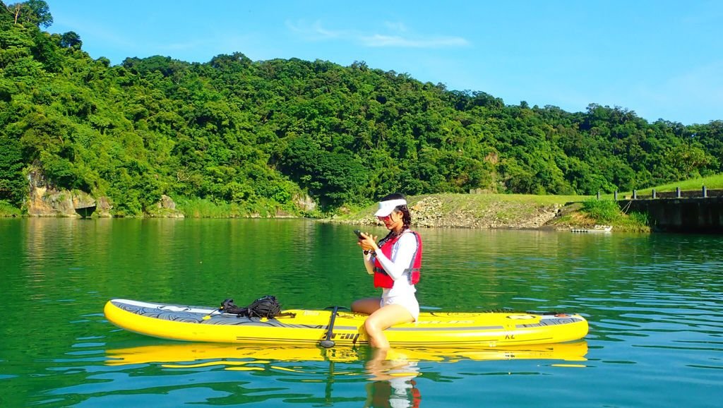 台北一日遊新玩法！今年夏天一定要玩的水上運動-SUP立槳衝浪【丁小羽旅遊篇】