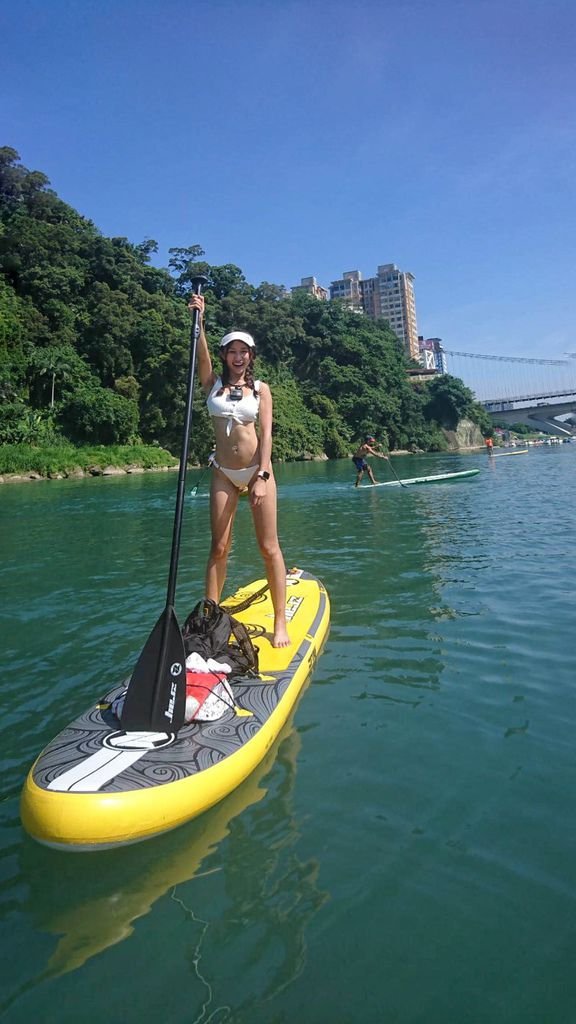 台北一日遊新玩法！今年夏天一定要玩的水上運動-SUP立槳衝浪【丁小羽旅遊篇】