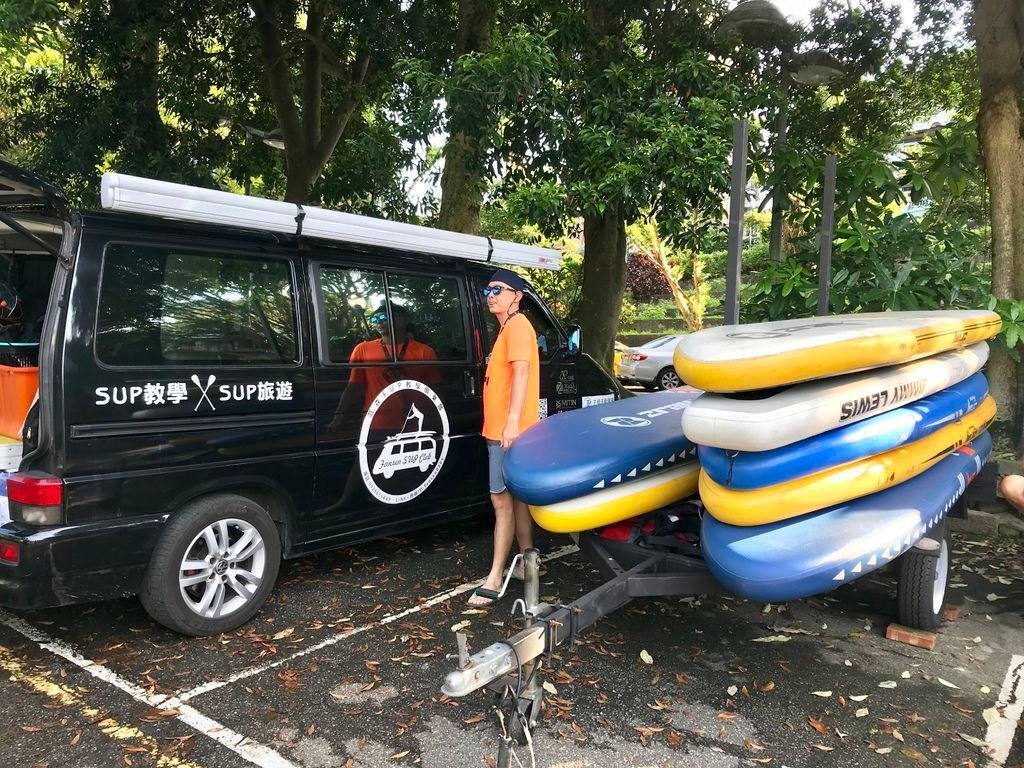 台北一日遊新玩法！今年夏天一定要玩的水上運動-SUP立槳衝浪【丁小羽旅遊篇】