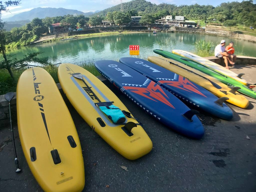 台北一日遊新玩法！今年夏天一定要玩的水上運動-SUP立槳衝浪【丁小羽旅遊篇】