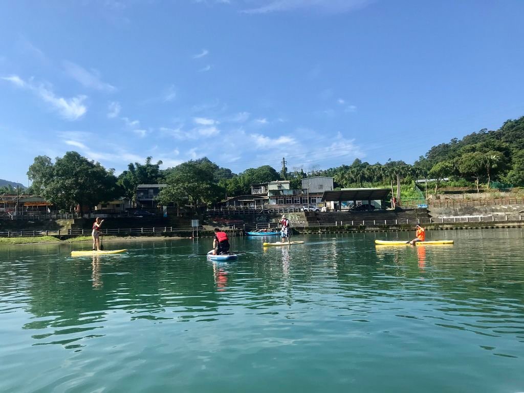 台北一日遊新玩法！今年夏天一定要玩的水上運動-SUP立槳衝浪【丁小羽旅遊篇】