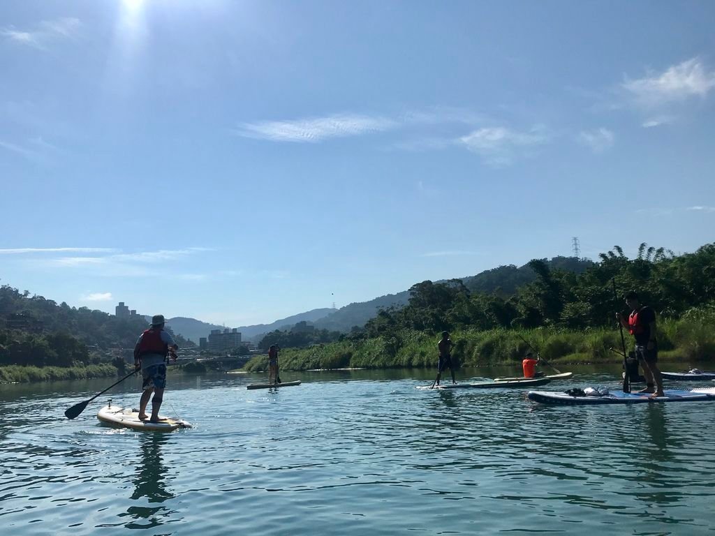 台北一日遊新玩法！今年夏天一定要玩的水上運動-SUP立槳衝浪【丁小羽旅遊篇】