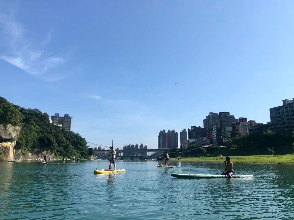 台北一日遊新玩法！今年夏天一定要玩的水上運動-SUP立槳衝浪【丁小羽旅遊篇】