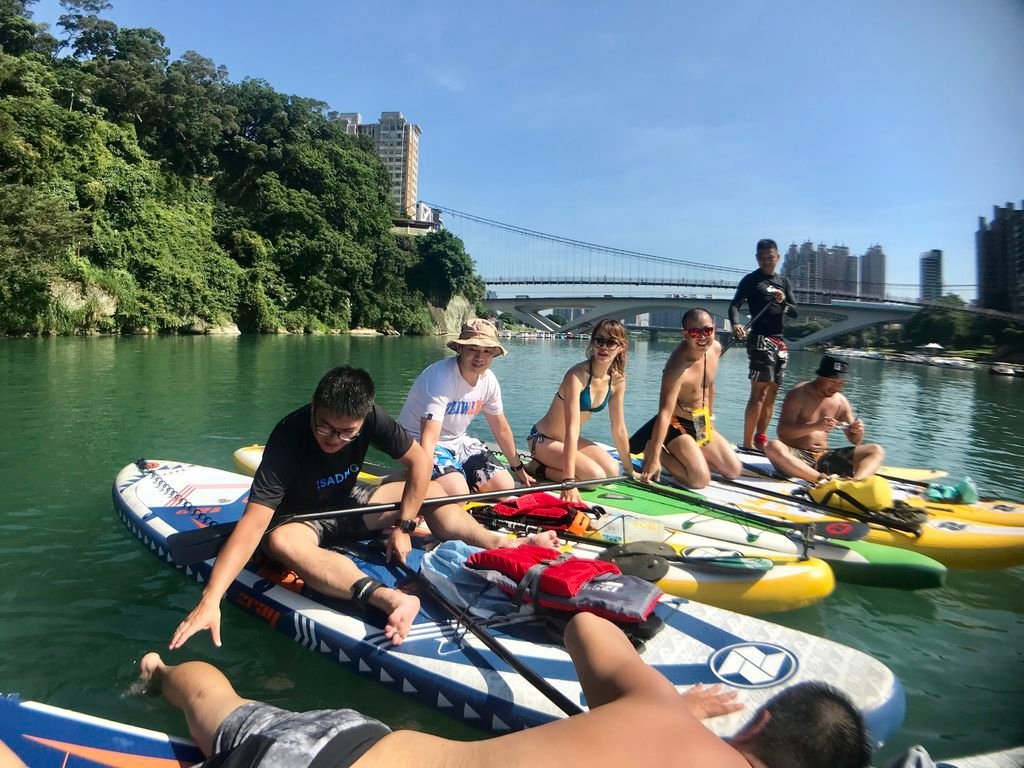 台北一日遊新玩法！今年夏天一定要玩的水上運動-SUP立槳衝浪【丁小羽旅遊篇】