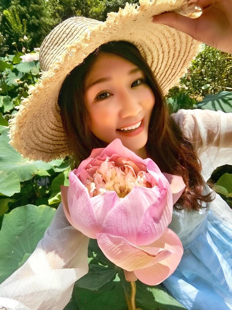 桃園蓮花季-桃園一日遊之在蓮荷園休閒農場乘坐大王蓮【丁小羽旅遊篇】