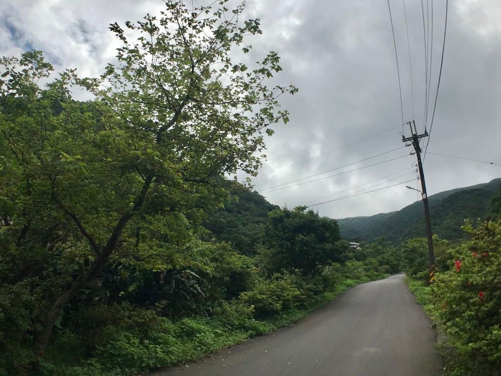 新北登山-瑞芳景點-走訪金字碑古道、寂寞公路跟不厭亭【丁小羽登山篇】