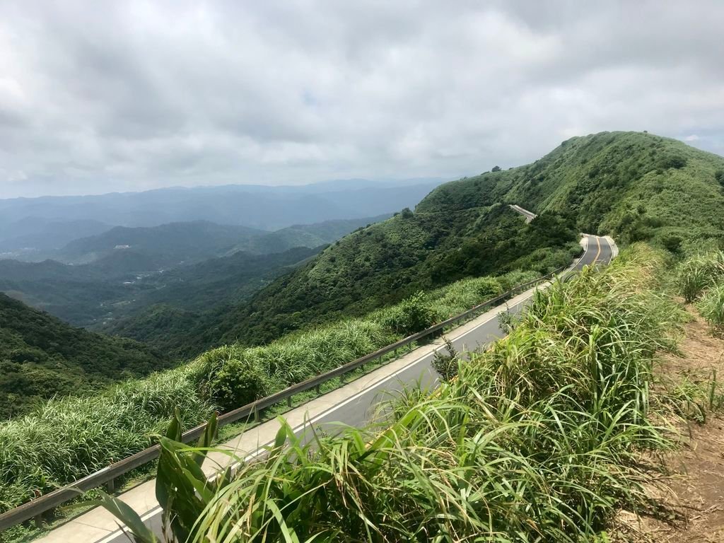 新北登山-瑞芳景點-走訪金字碑古道、寂寞公路跟不厭亭【丁小羽登山篇】