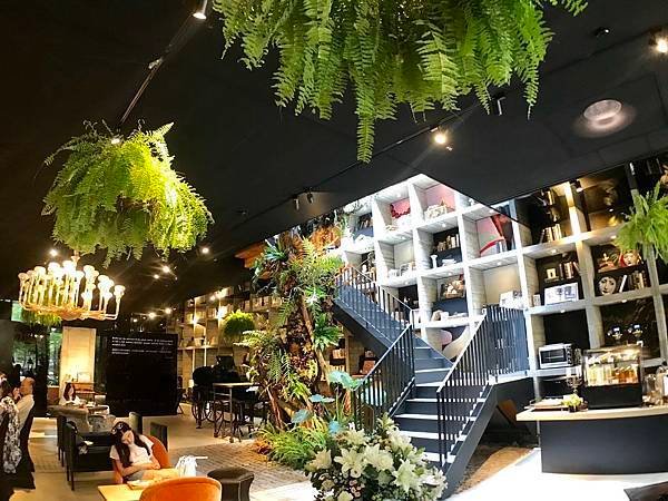 台中景點-森林系的唯美圖書館，樂樂書房！台中旅遊必來的地方！