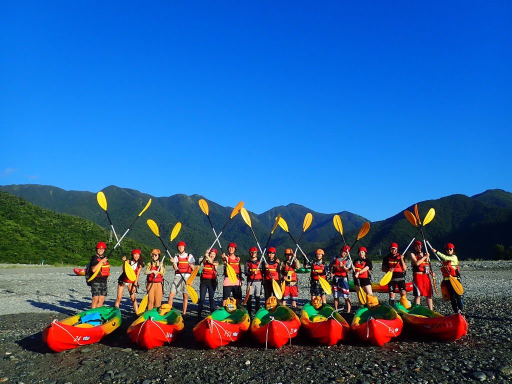 宜蘭一日遊必去的宜蘭景點-東澳烏岩角!體驗獨木舟、走訪海蝕洞、神秘沙灘