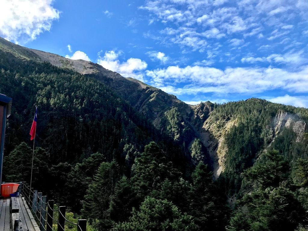 台灣百岳-五星級的排雲山莊，玉山主峰的攻頂前哨站！