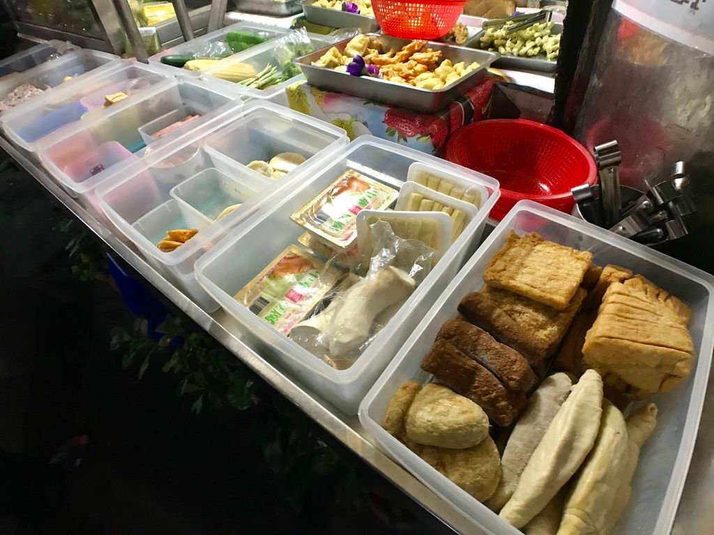 新莊素食宵夜推薦-中和街第一家素食鹽酥G滷味