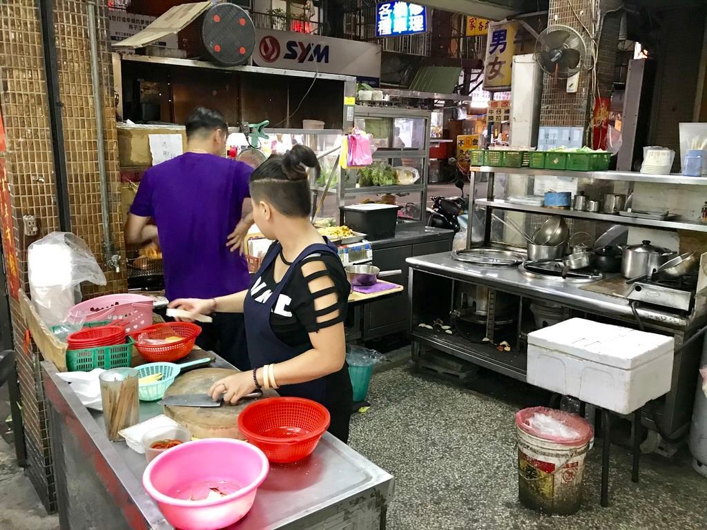 新莊素食宵夜推薦-中和街第一家素食鹽酥G滷味