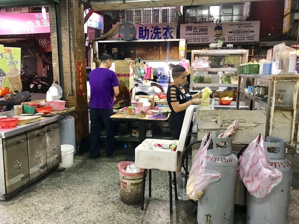 新莊素食宵夜推薦-中和街第一家素食鹽酥G滷味