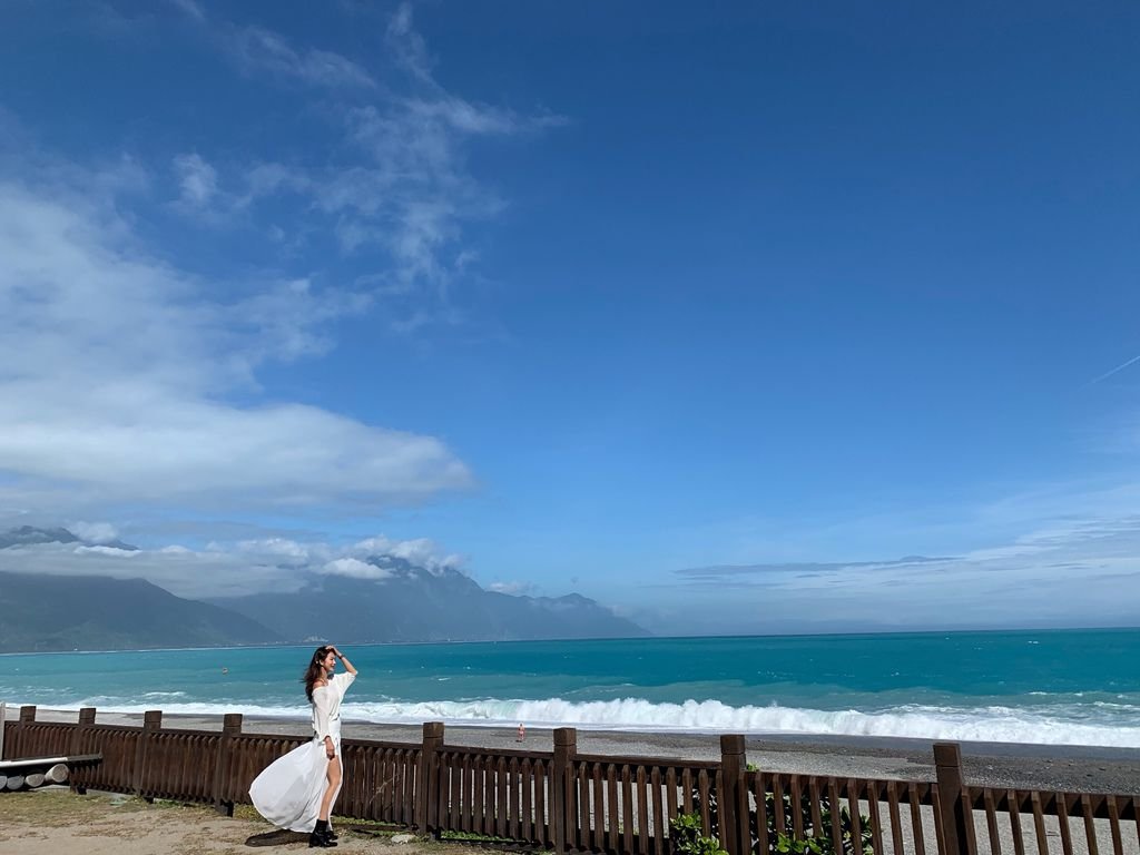 必去的花蓮景點-花蓮七星潭風景區，超美的月牙灣與礫石灘