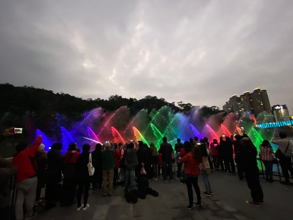 新店景點-2020碧潭水舞秀，給你炫彩奪目的視覺饗宴