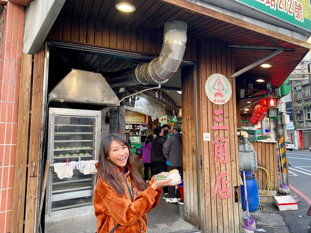 桃園中壢美食-丁小羽帶你去24小時營業的三角店客家菜包