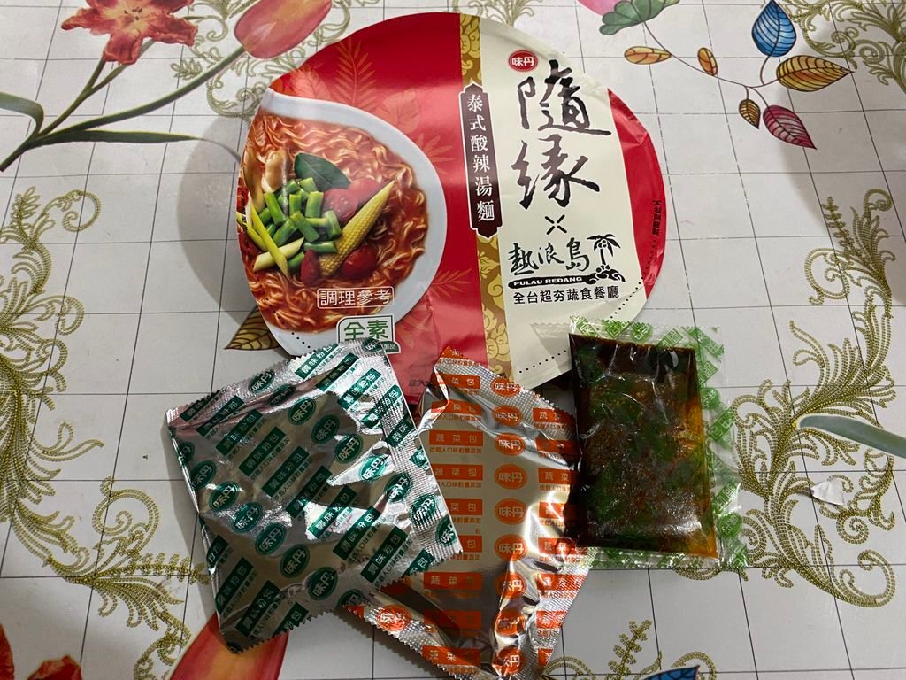 超商也有好吃的素食泡麵！味丹隨緣素泡麵-泰式酸辣湯麵