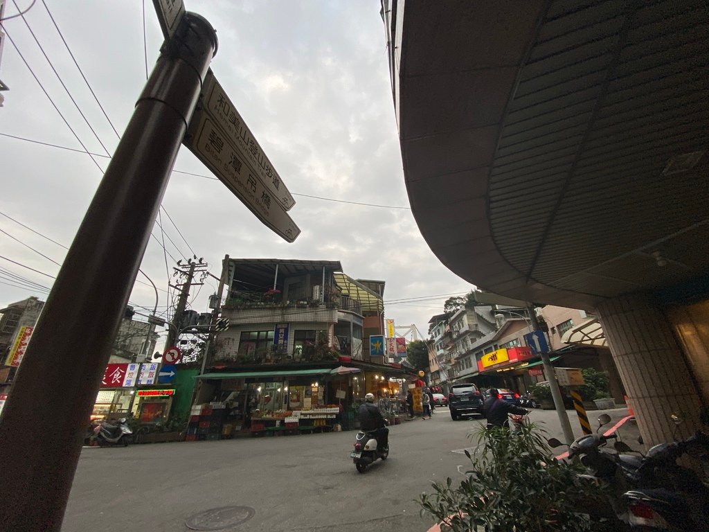 新店登山步道-和美山登山步道，遠看碧潭風景，賞螢火蟲的好地方