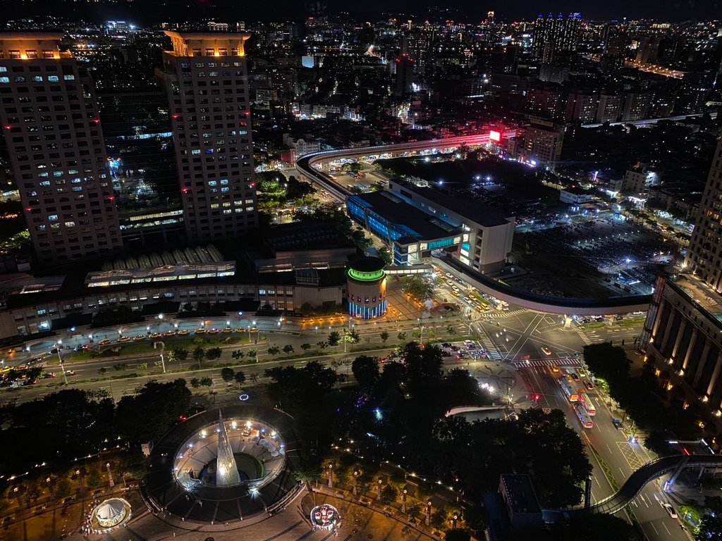 免費的板橋室內景點-新北市政府大樓觀景瞭望台，給你絕美的夜景