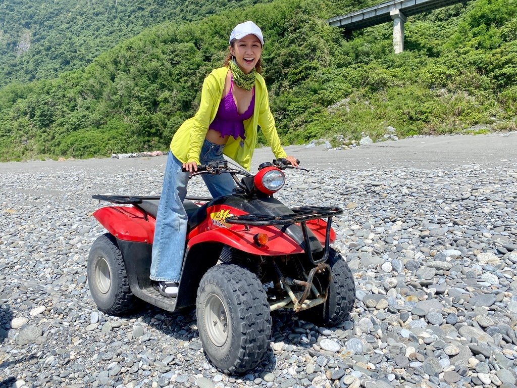 花蓮沙灘車體驗-在崇德沙灘上自駕沙灘車，到夢幻的天空之鏡拍照