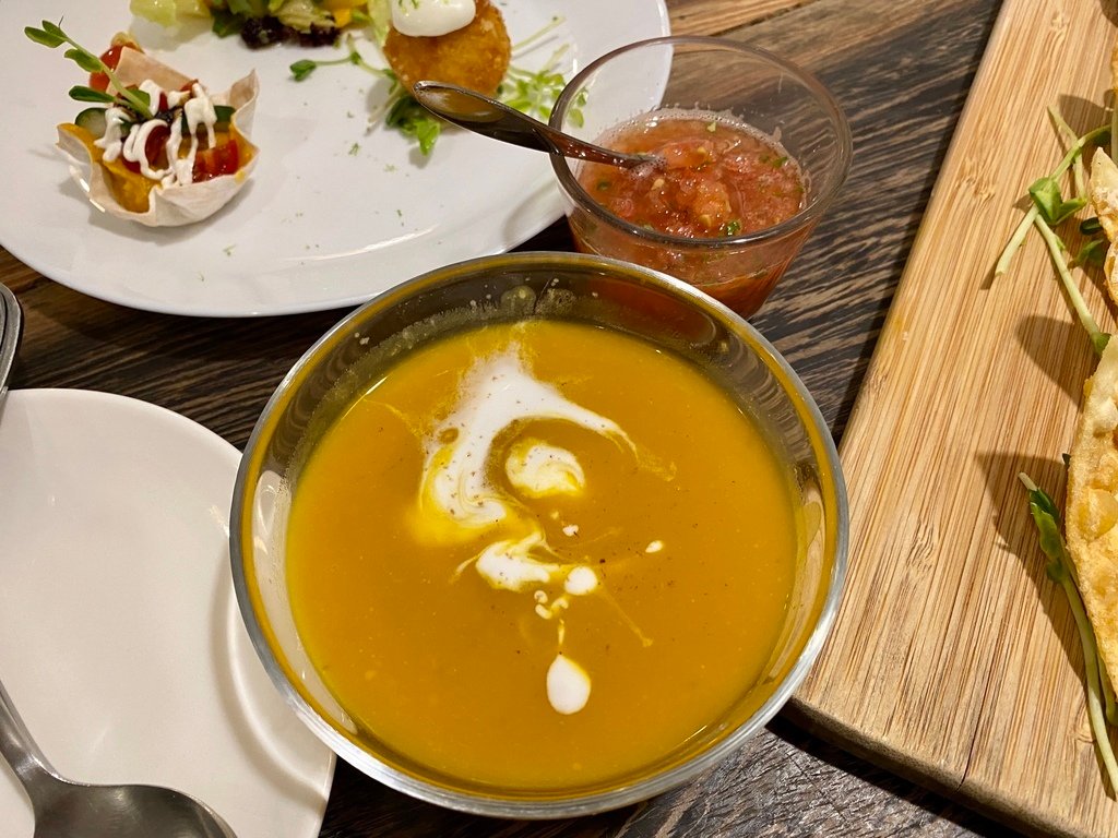 結合蔬食料理、花草、藝術的恆春蔬食餐廳-恆好