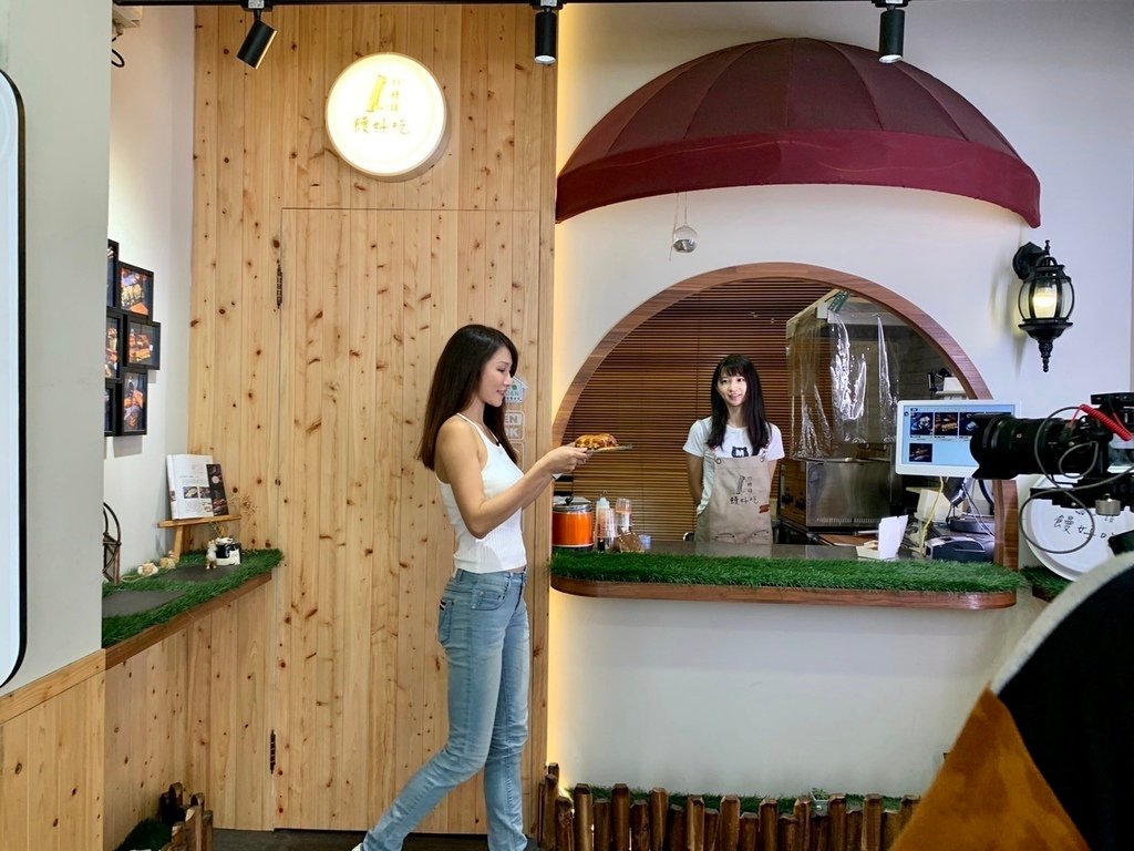 桃園美食推薦-饅好吃。炸饅頭(桃園站前店)，給你不一樣饅頭吃法