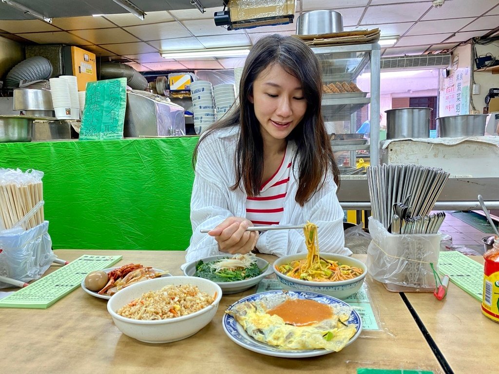 台北中正區素食推薦-修圓素食，台北車站附近的老牌素食餐廳