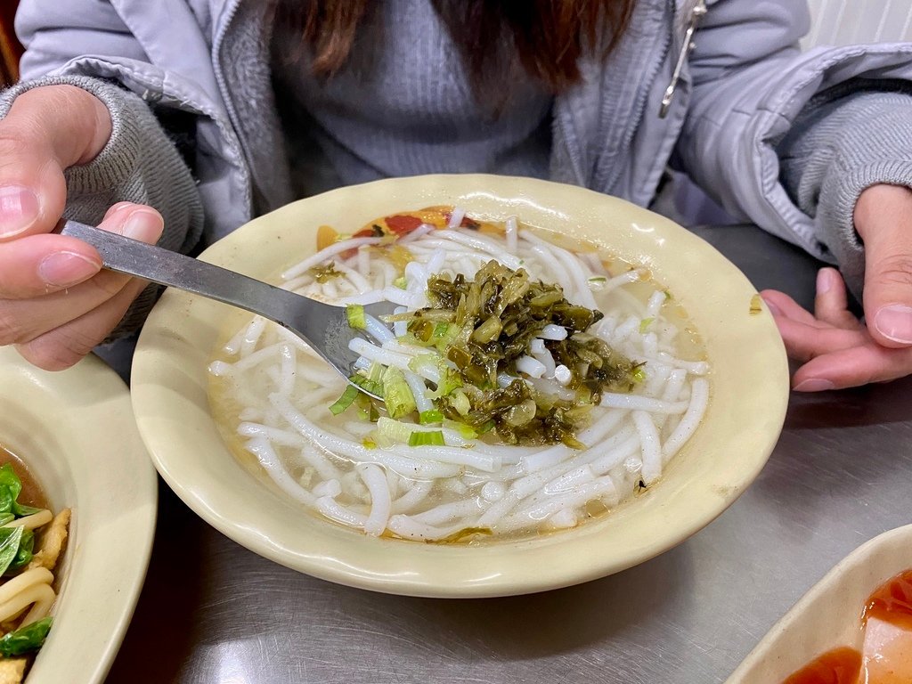 汐止夜市素食-錢婆婆素食館，在汐止吃素的好選擇，給你家常好味道