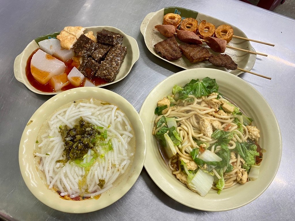 汐止夜市素食-錢婆婆素食館，在汐止吃素的好選擇，給你家常好味道