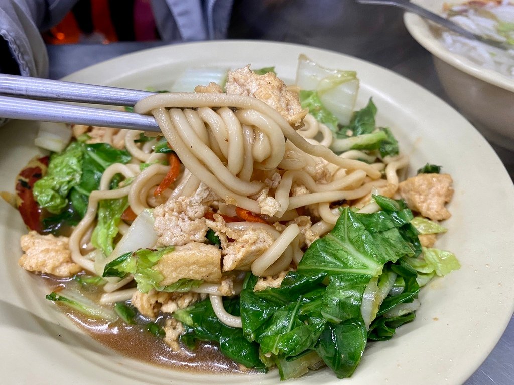 汐止夜市素食-錢婆婆素食館，在汐止吃素的好選擇，給你家常好味道