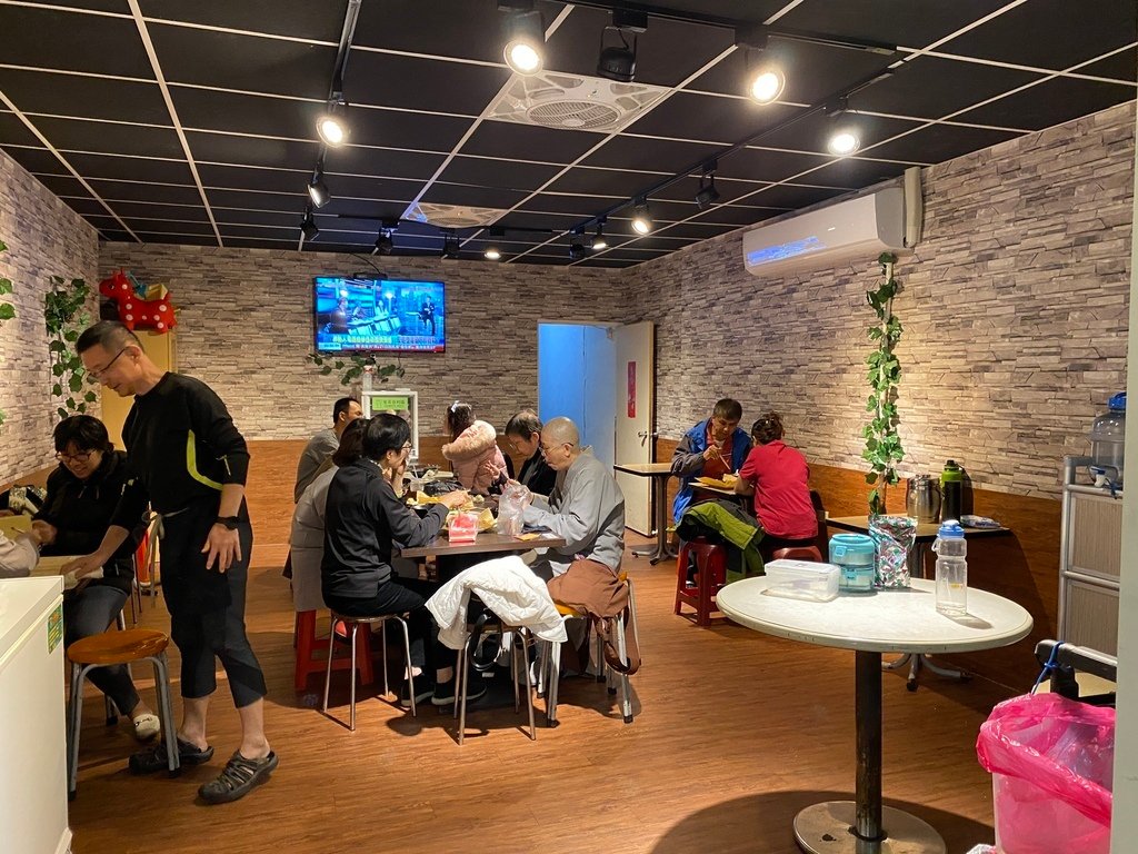 板橋素食-鮮道素食(素食鹹酥雞、素食滷味)，素食者吃宵夜的好地方
