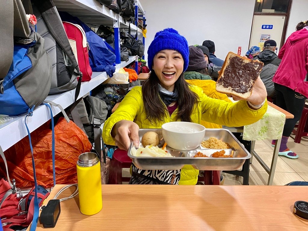 南投信義鄉住宿-讓丁小羽來開箱雲之端東埔山莊，登玉山的前哨站