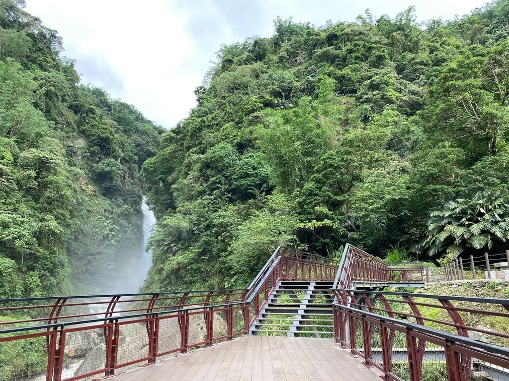 南投竹山景點-跟著丁小羽一起去瑞龍瀑布，走訪的瑞龍吊橋、桂竹林棧道