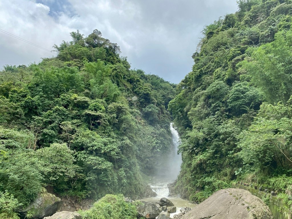 南投竹山景點-跟著丁小羽一起去瑞龍瀑布，走訪的瑞龍吊橋、桂竹林棧道