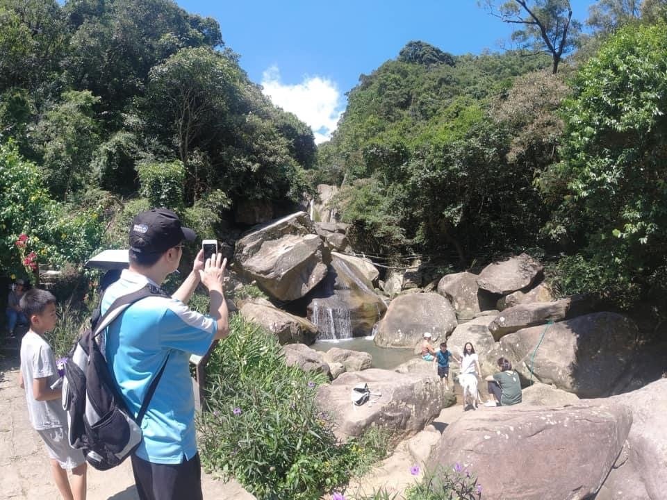 台北內湖登山步道-出發圓覺寺步道的『圓覺瀑布』，感受大自然的芬多精