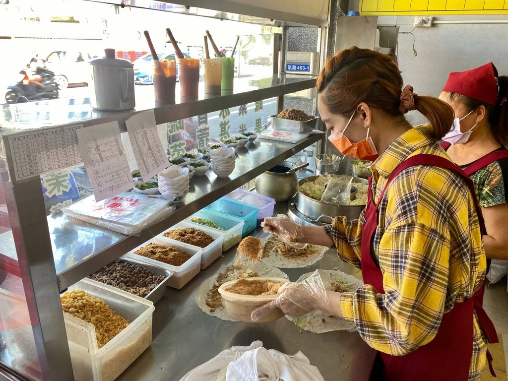 到台東必吃的台東素食春捲-明隆春捲專賣店，好吃又養身的素食小點【丁小羽素食篇】