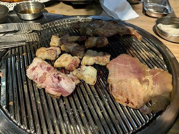 【台北大安】台韓民國 | 工業風韓國烤肉以及各種韓食，有專人