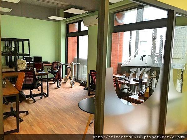 5-1-4 big office4.jpg