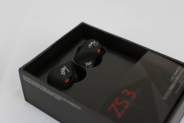 2-0KZ-ZS3可換線雙針耳機7.jpg